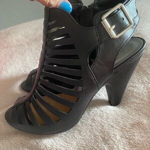 Stylish Black Heeled Sandals